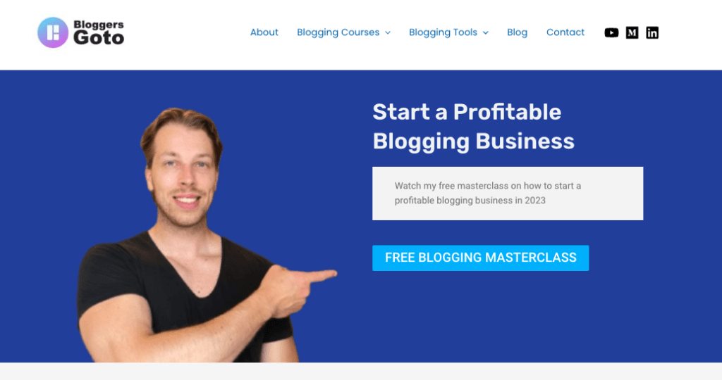 selling a course with a free training on a blog